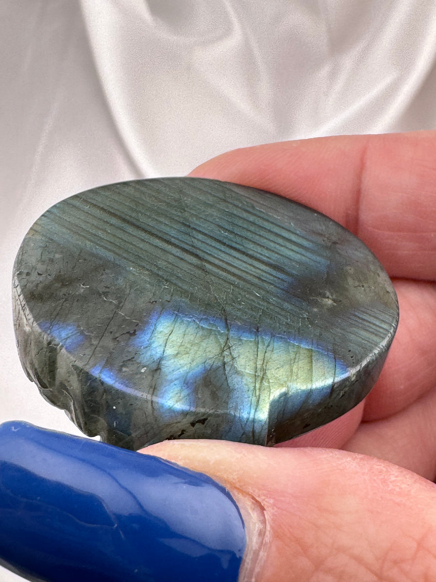 Labradorite Wolf Carving-Earth Fairy Holistics